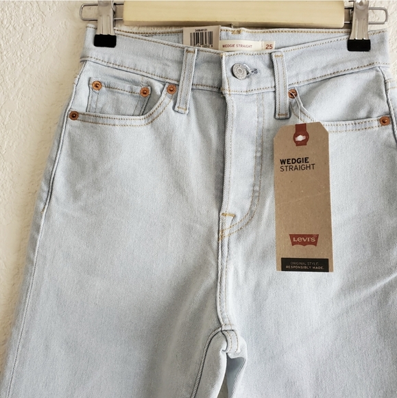 Levi's Wedgie Fit High Rise Waisted Straight Jeans Light Wash - Picture 4 of 8